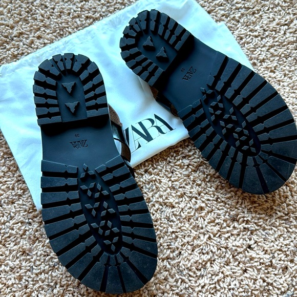 LEATHER CRISSCROSS CAGE SANDALS - Picture 6 of 6